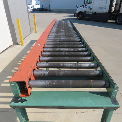 Roach 186" L x 32-1/4" W Chain Driven 2.5" Gravity Roller Conveyor 25" BF W/Legs