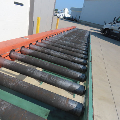 Roach 186" L x 32-1/4" W Chain Driven 2.5" Gravity Roller Conveyor 25" BF W/Legs