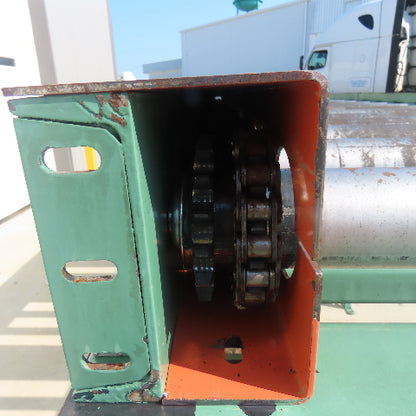 Roach 186" L x 32-1/4" W Chain Driven 2.5" Gravity Roller Conveyor 25" BF W/Legs