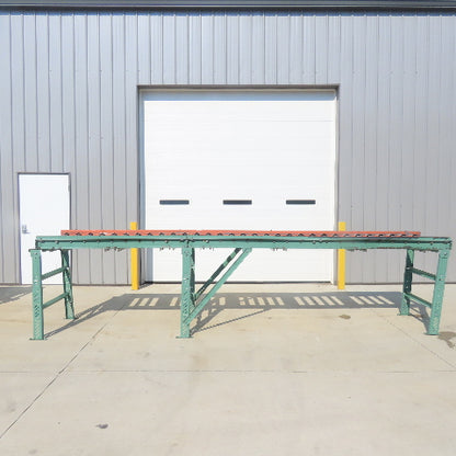 Roach 186" L x 32-1/4" W Chain Driven 2.5" Gravity Roller Conveyor 25" BF W/Legs