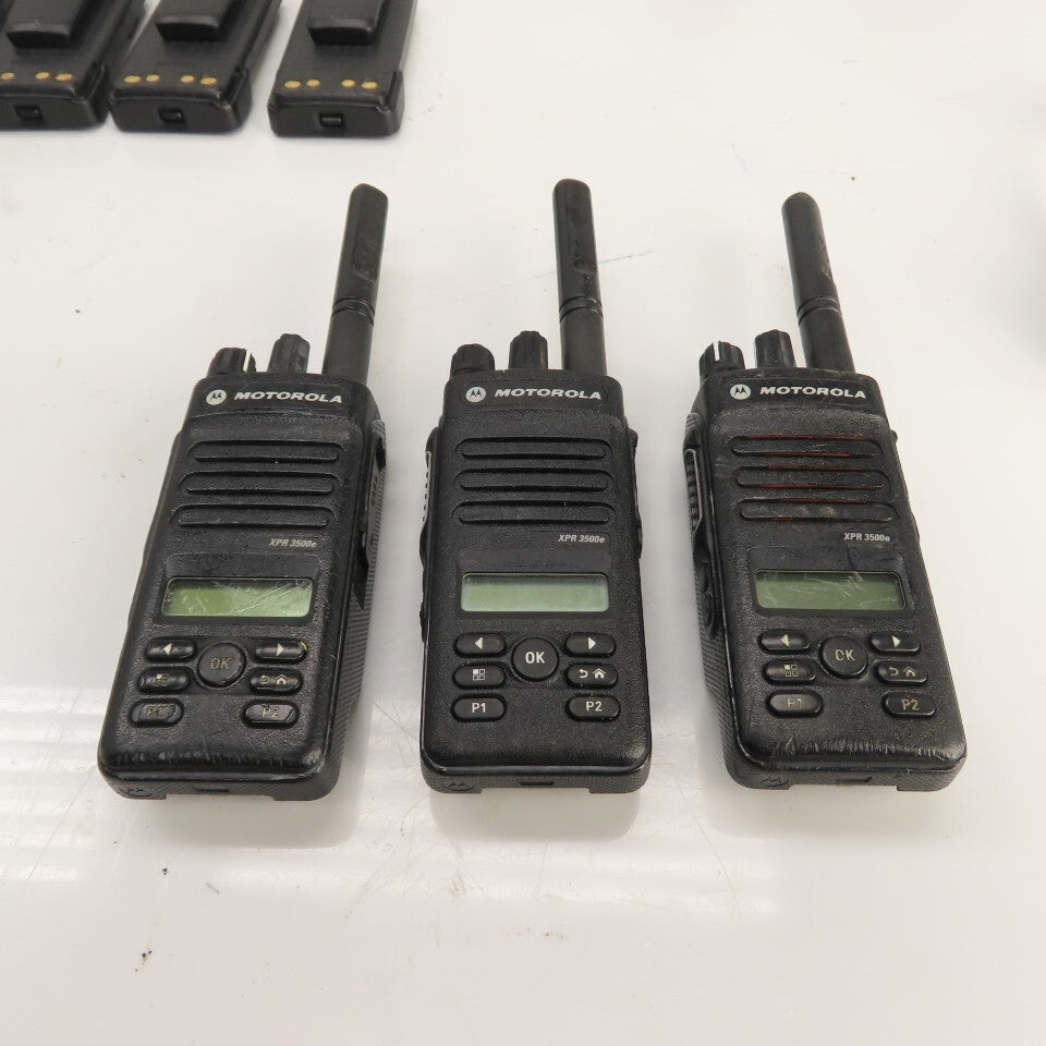 Motorola (3)XPR 7550 (3)XPR 3500e UHF Digital Portable Radio 8Batteries 3Charger