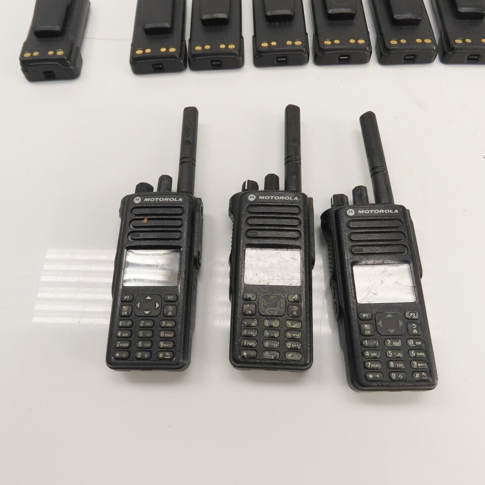 Motorola (3)XPR 7550 (3)XPR 3500e UHF Digital Portable Radio 8Batteries 3Charger