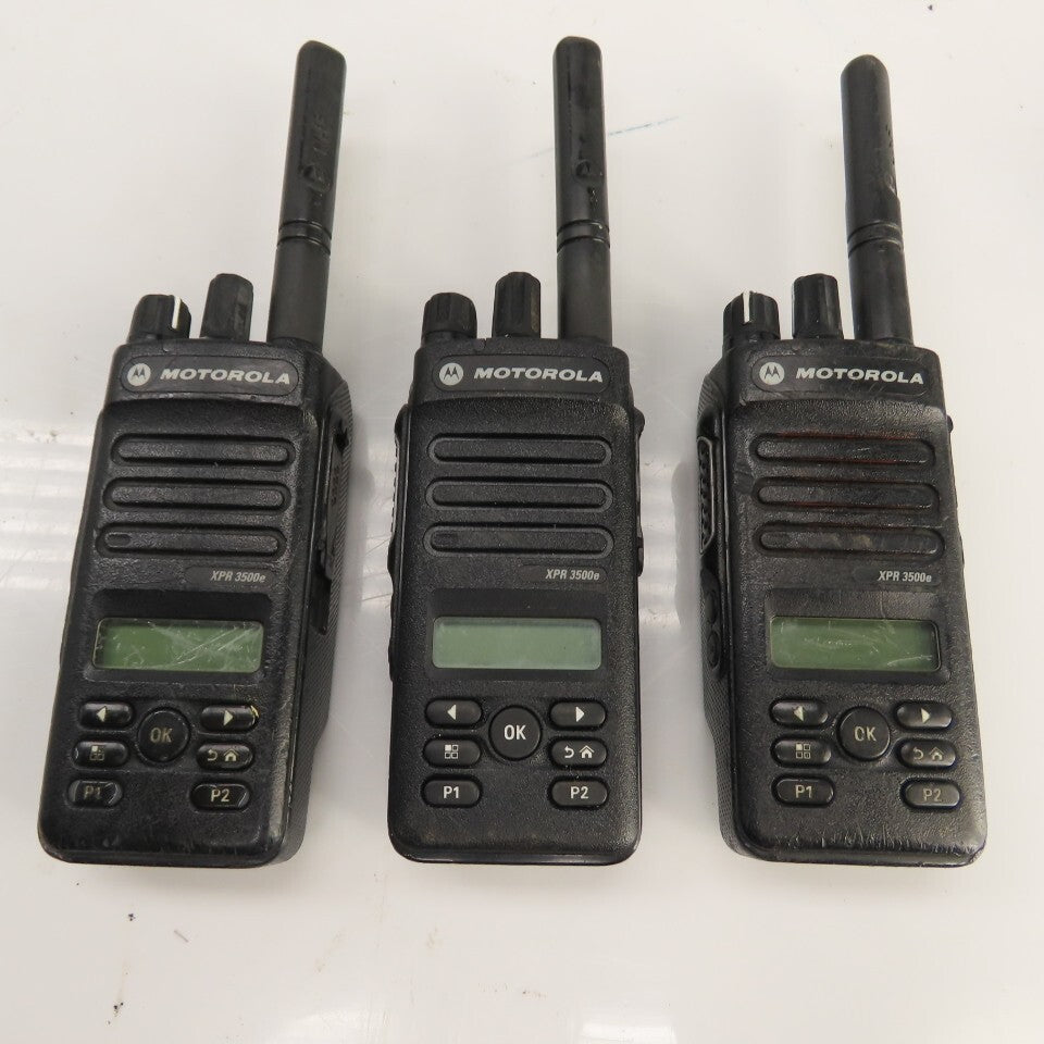 Motorola (3)XPR 7550 (3)XPR 3500e UHF Digital Portable Radio 8Batteries 3Charger