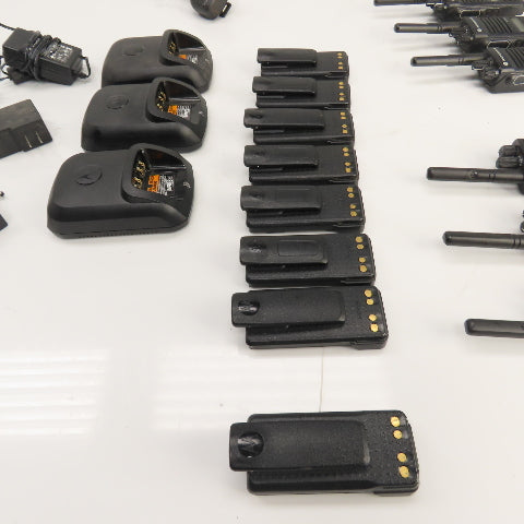 Motorola (3)XPR 7550 (3)XPR 3500e UHF Digital Portable Radio 8Batteries 3Charger