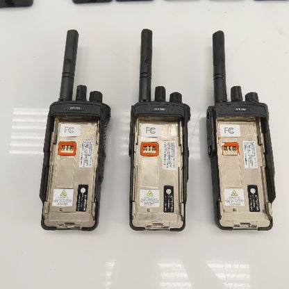 Motorola (3)XPR 7550 (3)XPR 3500e UHF Digital Portable Radio 8Batteries 3Charger