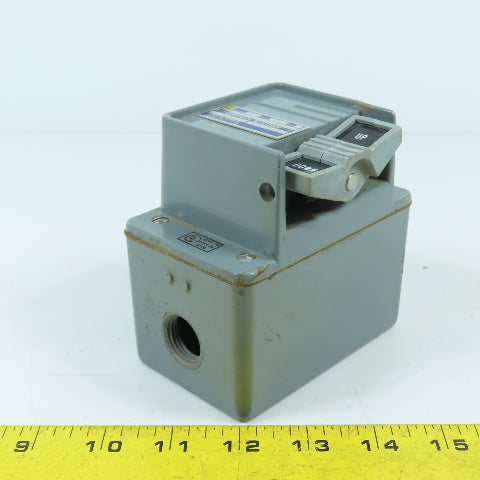 Square D BW208 FD 3-Position Spring Return Control Station Up/Down 600V