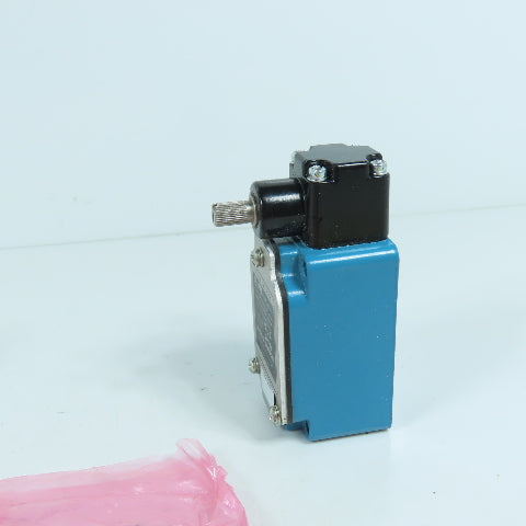 Honeywell 1LS1-L-SIG Snap Action Roller Head Limit Switch W/ LS-10722 NEW