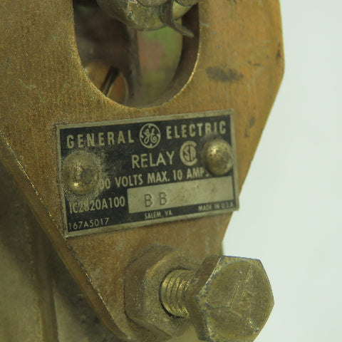 General Electric IC2820A100 BB Relay 600V Max 10A W/ 22D11G46A 67VDC Coil