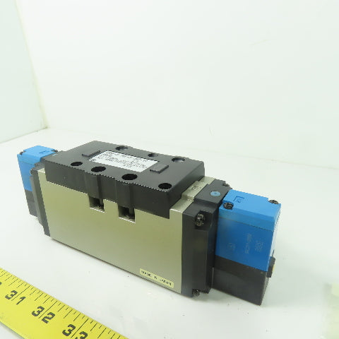 SMC VSS8-8-FIG-D-3EZ-V1 5/3 Position Float Center Pneumatic Valve 21-26VDC Coil