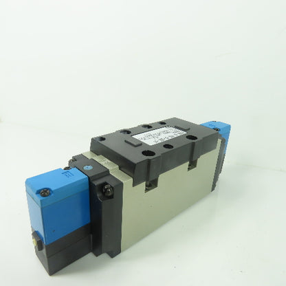 SMC VSS8-8-FIG-D-3EZ-V1 5/3 Position Float Center Pneumatic Valve 21-26VDC Coil