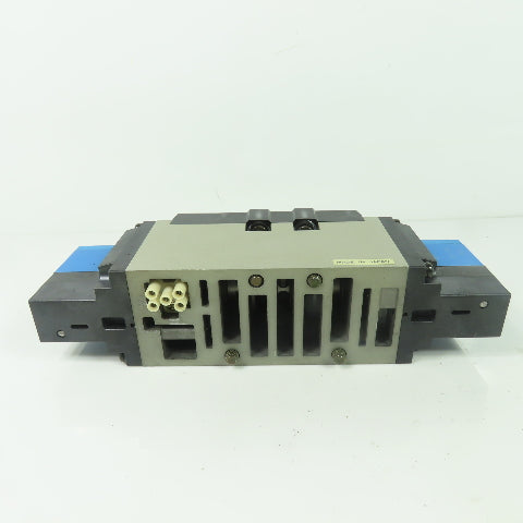 SMC VSS8-8-FIG-D-3EZ-V1 5/3 Position Float Center Pneumatic Valve 21-26VDC Coil