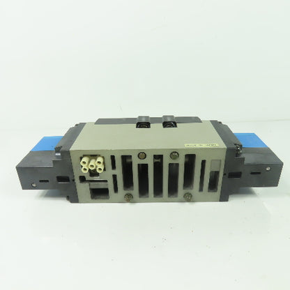SMC VSS8-8-FIG-D-3EZ-V1 5/3 Position Float Center Pneumatic Valve 21-26VDC Coil