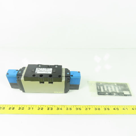 SMC VSS8-8-FIG-D-3EZ-V1 5/3 Position Float Center Pneumatic Valve 21-26VDC Coil