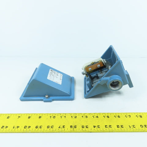 United Electric J400-451 95151 Pressure Switch 0-80" WC 225PSI