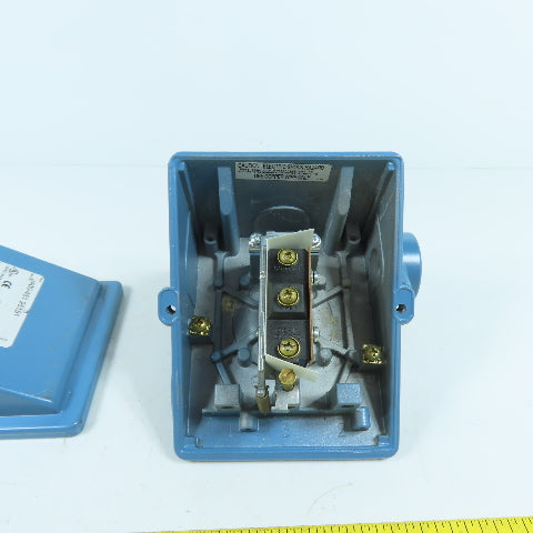United Electric J400-451 95151 Pressure Switch 0-80" WC 225PSI