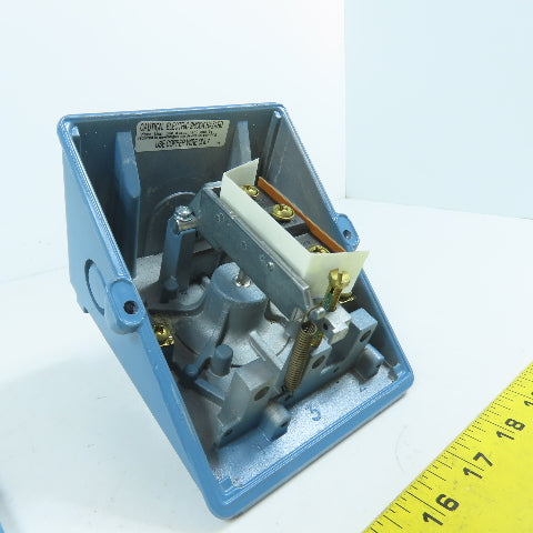 United Electric J400-451 95151 Pressure Switch 0-80" WC 225PSI