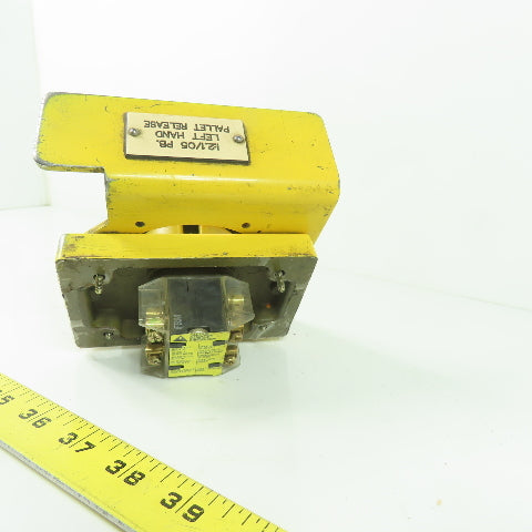 Allen Bradley 800P-F2CGB Ser E Palm Operated Pushbutton