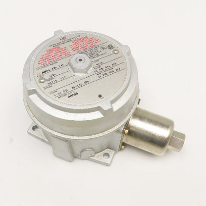 United Electric Controls Inc. 95715 152 480V 15A Pressure Switch 5-50PSI