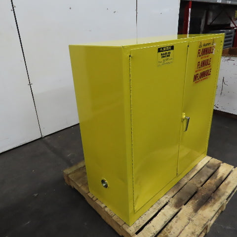 Justrite 25300 30 Gallon Flammable Liquid Storage Cabinet 1 Shelf 44" x 43" x18"