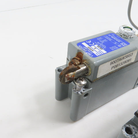 Square D AW38 Roller Head Plunger limit Switch 10A 600VAC (Stuck Heads) Lot/2