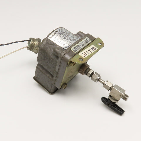 Barksdale D2T-A150SS Pressure Or Vacuum Actuated Switch 480V Max