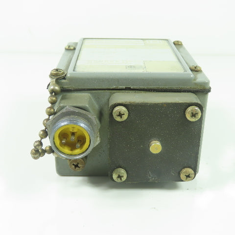 Square D GXW-2 Class 9025 Temperature Switch 85-145°F Range