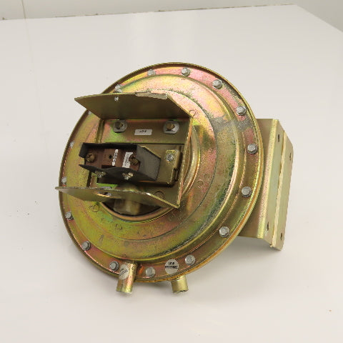 Dwyer 1638-1 Diaphragm Vertical Pressure Switch 10PSI Max 25PSI Surge 125/480VAC