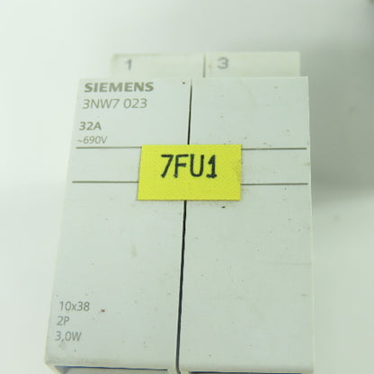 Siemens 3NW7 023 2-Pole Fuse Holder 30A 600V AWG 8-20 Lot Of 2