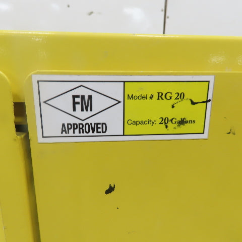 Global 20 Gallon 2-Shelf Flammable Liquid Storage Cabinet 34-1/2"x 12-1/2" x 44"