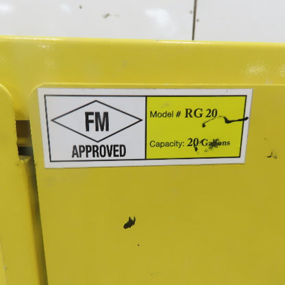 Global 20 Gallon 2-Shelf Flammable Liquid Storage Cabinet 34-1/2"x 12-1/2" x 44"
