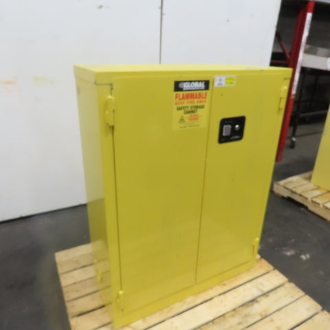 Global 20 Gallon 2-Shelf Flammable Liquid Storage Cabinet 34-1/2"x 12-1/2" x 44"
