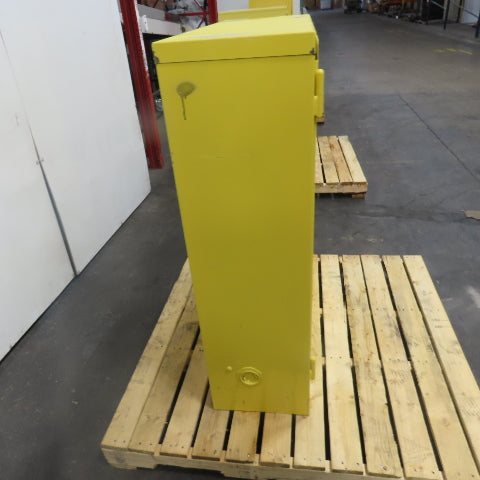 Global 20 Gallon 2-Shelf Flammable Liquid Storage Cabinet 34-1/2"x 12-1/2" x 44"