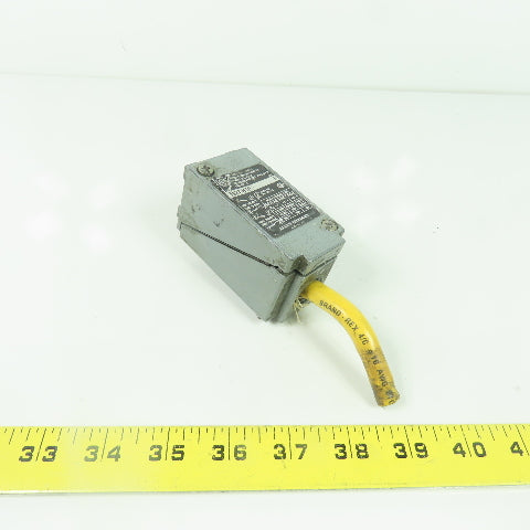 Allen Bradley 802T-HTP Ser F Oil Tight Limit Switch 120-300VAC