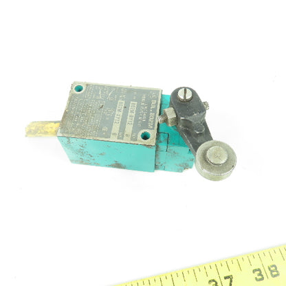 Allen Bradley 802M-BY12 Ser B Cam Roller Limit Switch 600VAC