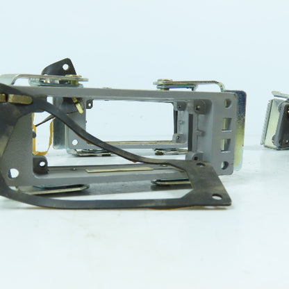 T&B Thomas & Betts PB116 Panel Mount Base 16Pl Socket W/End Locking Lever Lot/6