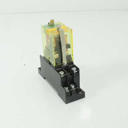Idec RU2S-NF-A220 220-240VAC Power Relay 50/60HZ 10A W/ Base (Clean)