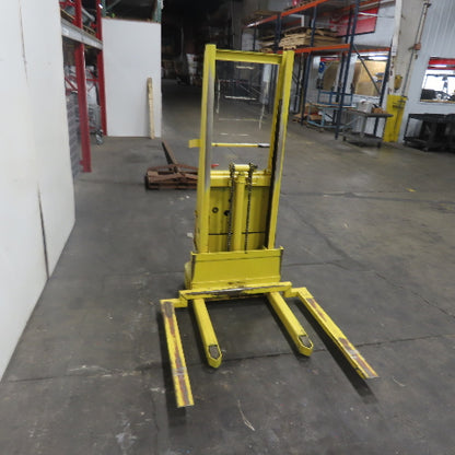 Crown B-57 1500LBS Capacity 12V Electric Straddle Lift Pallet Stacker 36x3"Forks