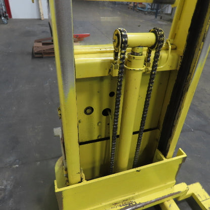 Crown B-57 1500LBS Capacity 12V Electric Straddle Lift Pallet Stacker 36x3"Forks