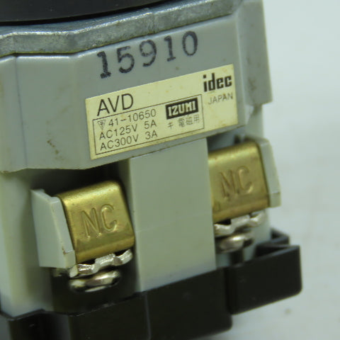 Idec 41-10650 AVD Push / Twist Return Emergency Stop Button Switch 125/300V 5/3A