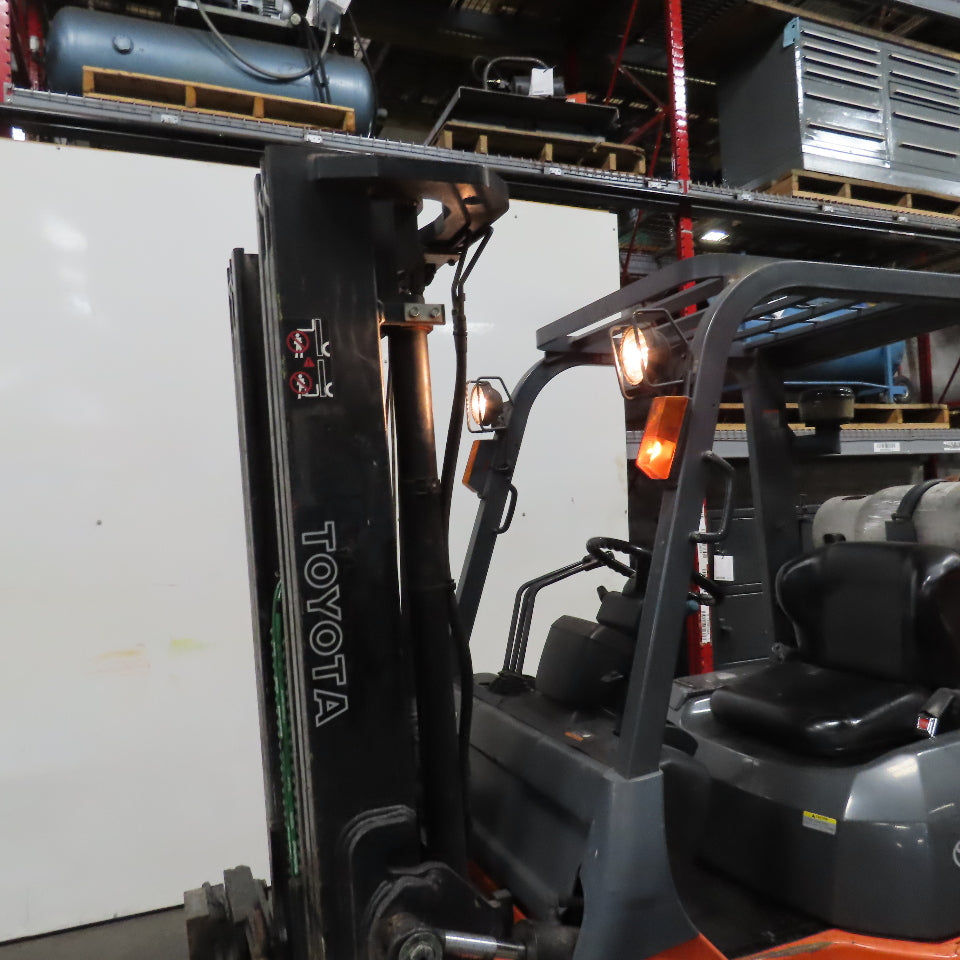 Toyota 7FGCU35 8000Lbs Cap LP Gas Forklift 3 Stage 187" Lift 11k Hours 60" Forks