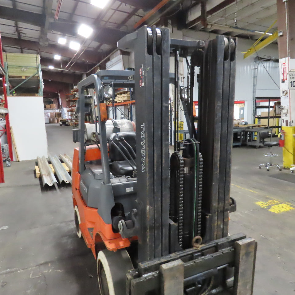 Toyota 7FGCU35 8000Lbs Cap LP Gas Forklift 3 Stage 187" Lift 11k Hours 60" Forks