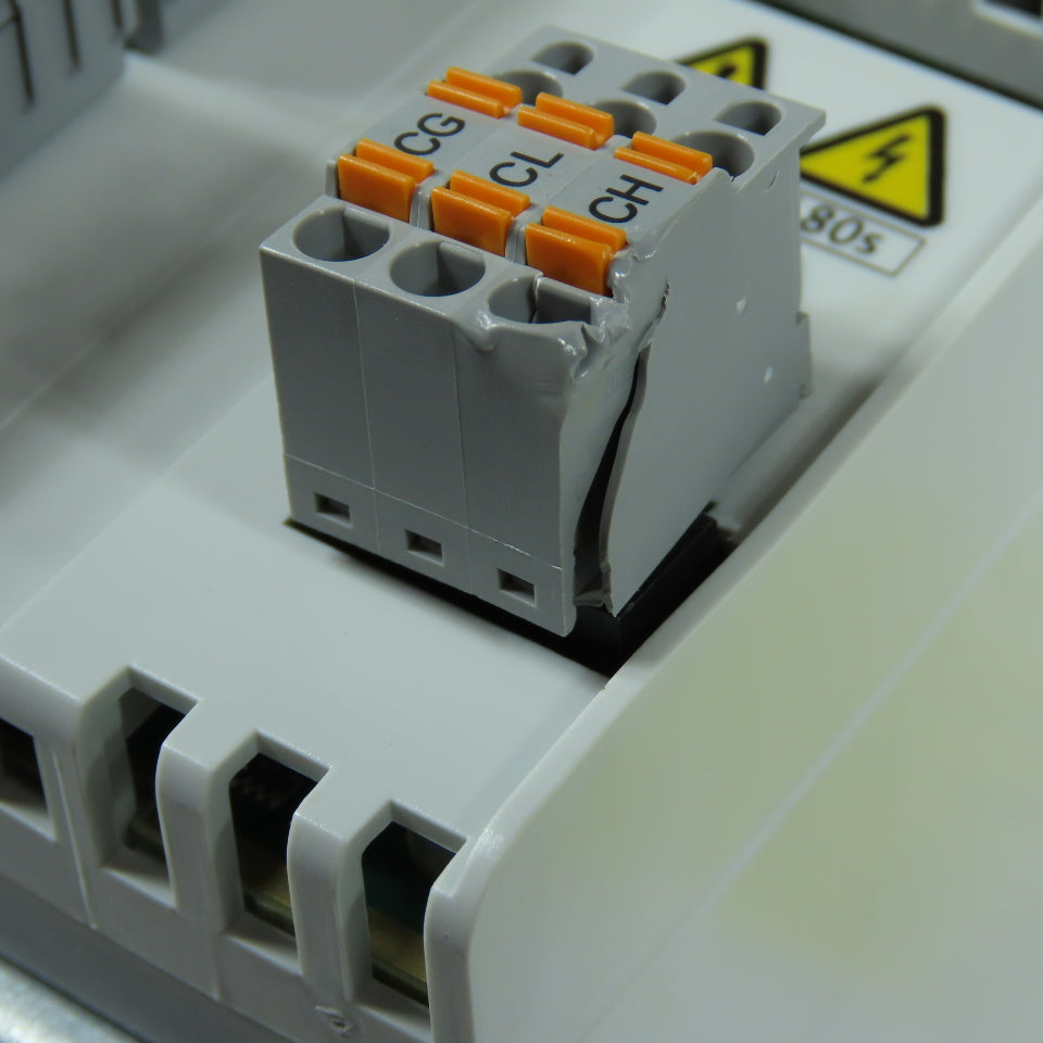 Lenze E84AVSCE5514SX0 0.55kW Frequency Inverter Drive 3PH 400/500V 1.8A NEW