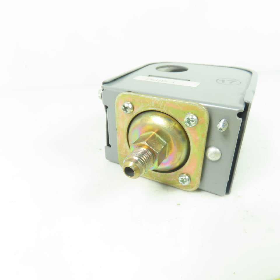 Johnson Controls P61AS-1 Pressure Switch 120/240VAC 32VDC