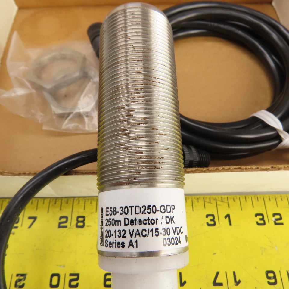 Eaton Cutler Hammer E58-30TD250-GDP Harsh Duty Photoelectric Sensor 20-132VAC