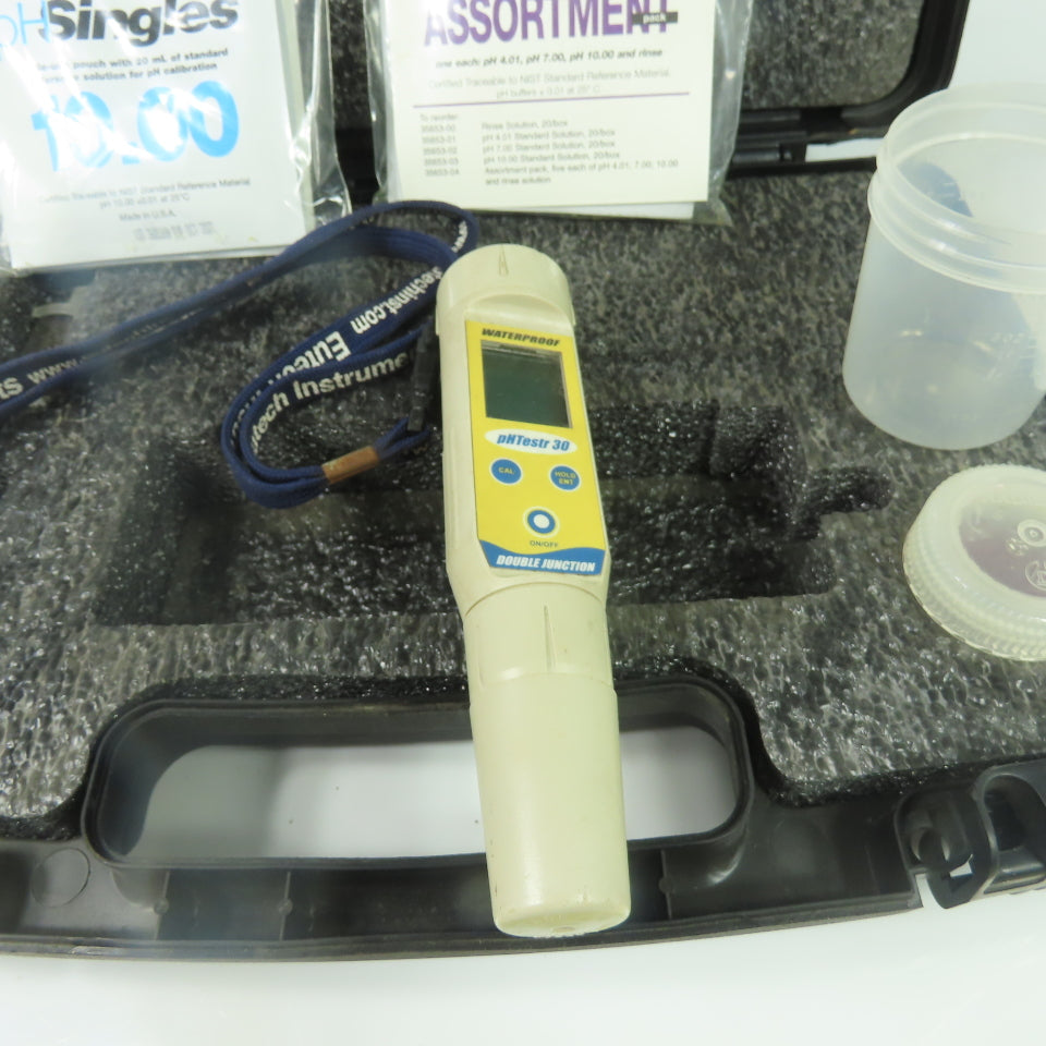 Oakton WD-35634-90 Waterproof pHTestr 30 Tester Kit