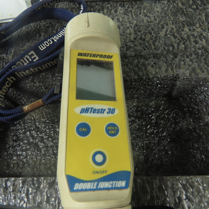 Oakton WD-35634-90 Waterproof pHTestr 30 Tester Kit