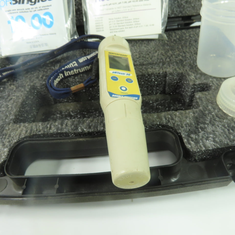 Oakton WD-35634-90 Waterproof pHTestr 30 Tester Kit