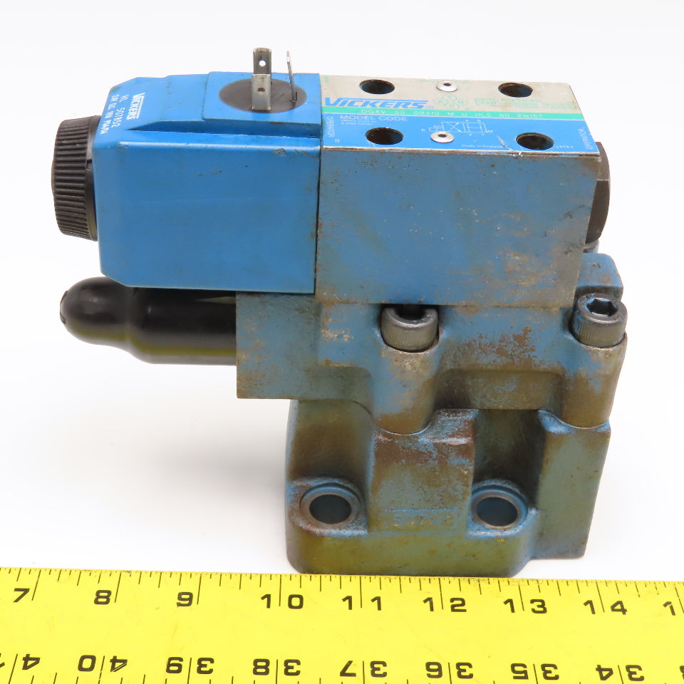 Vickers DG4V3S0B210MUHL560EN157 4/2 Valve W/ Pressure Regulator 24VDC 210 Bar