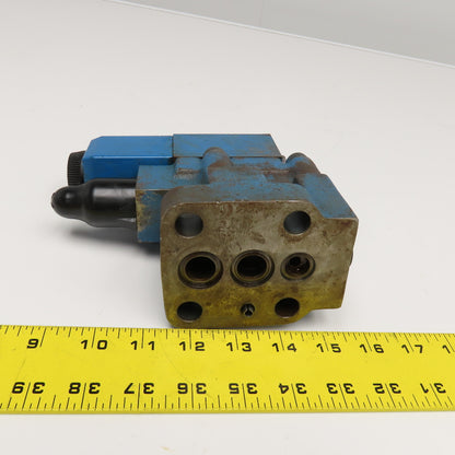 Vickers DG4V3S0B210MUHL560EN157 4/2 Valve W/ Pressure Regulator 24VDC 210 Bar