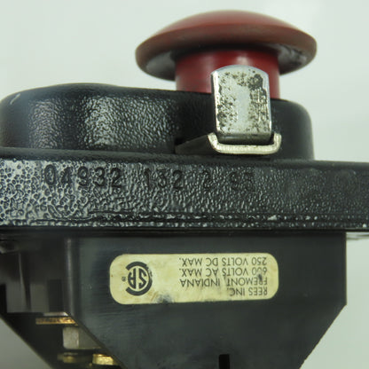 Rees 04932-132 Start Stop Push Button Switch Station 600VAC 250VDC